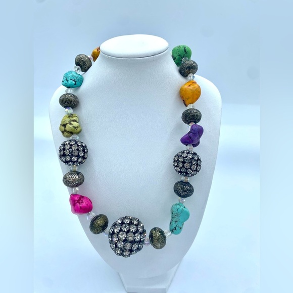 You & I vibrant chunky statement necklace crystal gemstone howlite simulation - Picture 3 of 6